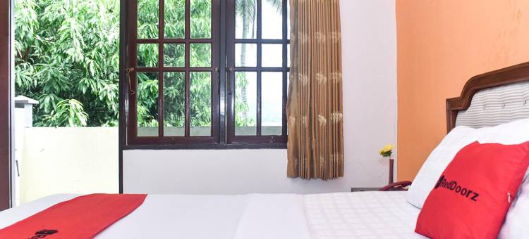 红多兹Plus酒店@蒂尔塔肯卡那酒店(RedDoorz Plus @ Tirta Kencana Hotel)图片