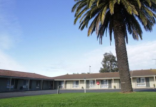 Golden Palms MotelHotel Overview