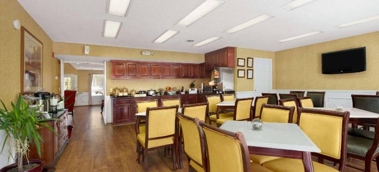 金斯兰温德姆呗盟酒店(Baymont by Wyndham Kingsland)图片