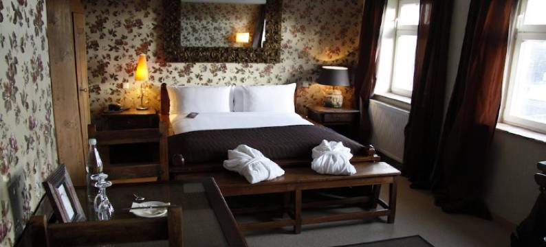 海明威路兰佩祖尔永恒酒店(Zur Ewigen Lampe Romantisches Landhotel & Restaurant)图片