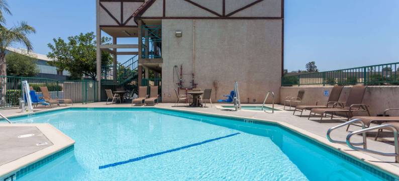 诺科豪生酒店(Howard Johnson by Wyndham Norco)图片