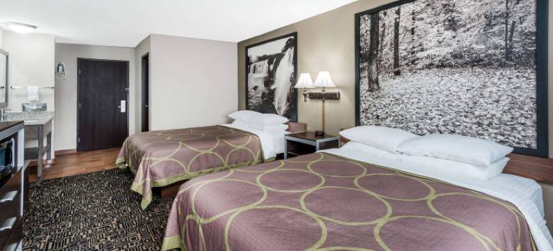 沃伦斯堡温德姆速8酒店(Super 8 by Wyndham Warrensburg)图片