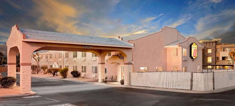 尤卡谷-约书亚树公园速8酒店(Super 8 by Wyndham Yucca Val/Joshua Tree Nat Pk Area)图片