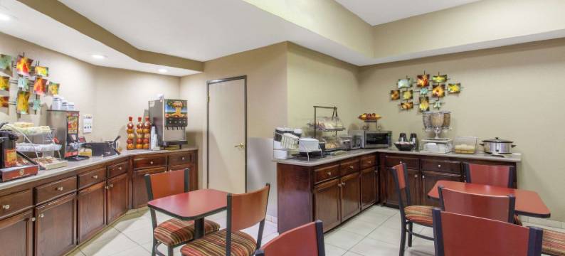 弗雷斯诺西北华美达酒店(Ramada by Wyndham Fresno Northwest)图片