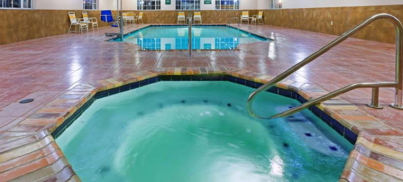 弗洛里斯维尔拉昆塔温德姆套房酒店(La Quinta Inn & Suites by Wyndham Floresville)图片