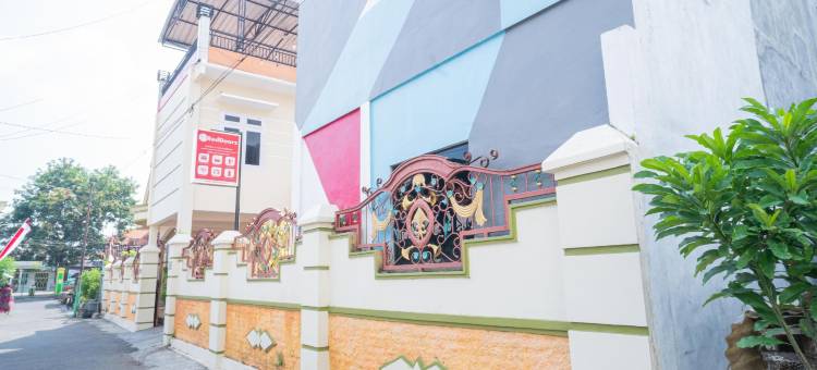红多兹伊斯兰@奥拉家庭旅馆(RedDoorz Syariah @ Aura Homestay)图片