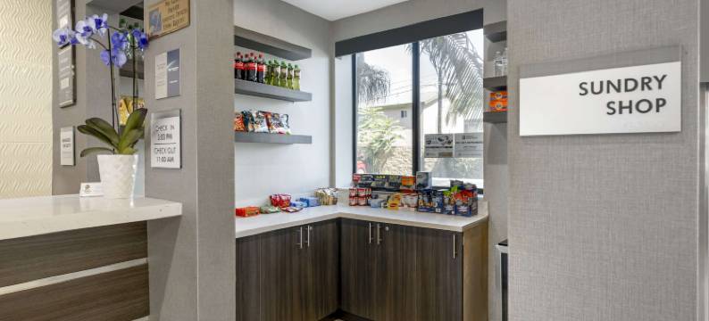 加迪纳贝斯特韦斯特优质套房酒店(Best Western Plus Gardena Inn  Suites)图片