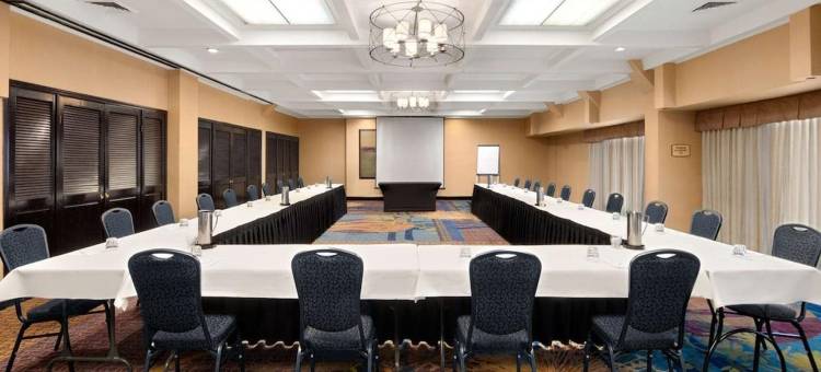 堪萨斯城广场希尔顿惠庭套房酒店(Embassy Suites by Hilton Kansas City Plaza)图片