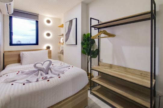 2BR Collins W/ Pool Hotel Overview