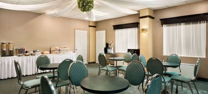 圣埃莱德贝格戴斯酒店(Days Inn by Wyndham Ste. Helene-De-Bagot)图片