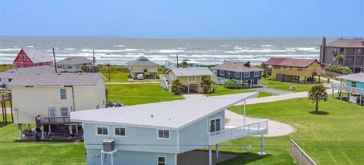 步行可达海滩度假屋，海滨特惠！4卧2.5卫，交通便利+美景！(Beach Side Discounts! 4Bd 2.5ba Short Walk 2 Beach & Easy Access+Views!)图片