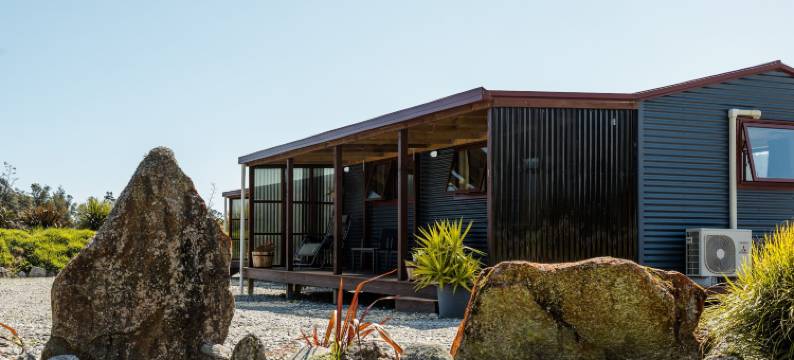 特阿瓦小屋酒店(Te Awa Cottages)图片