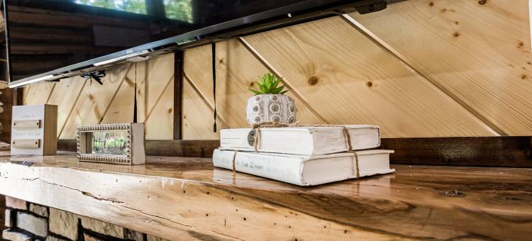 Stunning Cabin with Gas Fireplace and Hot Tub - Gorgeous Ample Retreat图片