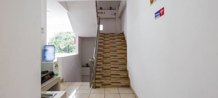 OYO 3420亚历克斯青年旅馆(RedDoorz Near Jalan MP Mangkunegara Palembang)图片