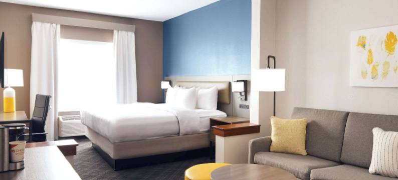 密尔沃基机场舒适套房酒店(Comfort Suites Milwaukee Airport)图片