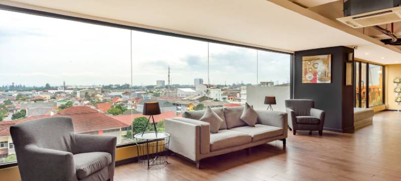 唐格朗黄蜂酒店(Yellow Bee Tangerang)图片