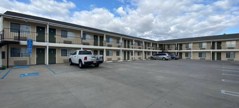 克罗尼尔汽车旅馆(Colonial Motel)图片