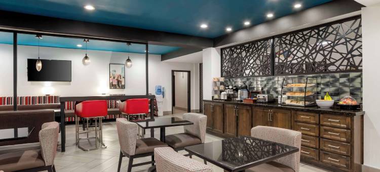 代弗尼贝斯特韦斯特优质套房酒店(Best Western Plus Daphne Inn  Suites)图片