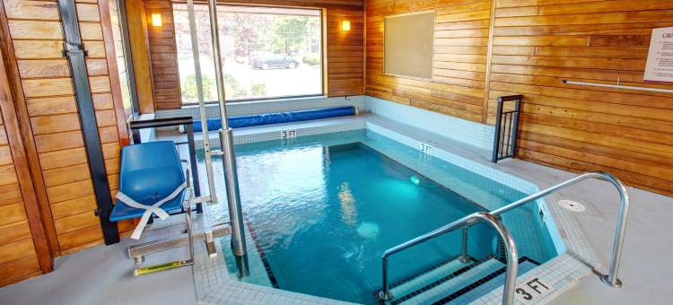 特拉弗斯城丽怡酒店(Country Inn & Suites by Radisson, Traverse City, MI)图片