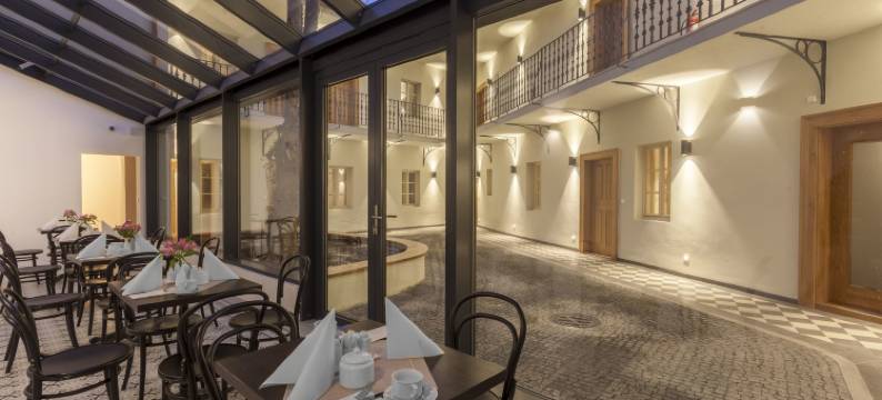 白色百合酒店(Hotel At the White Lily)图片