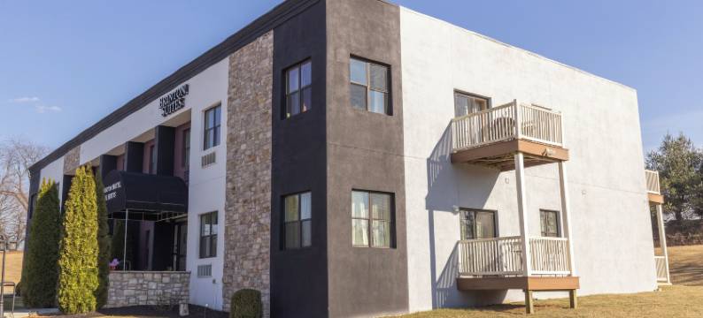 布林顿套房酒店(Brinton Suites)图片