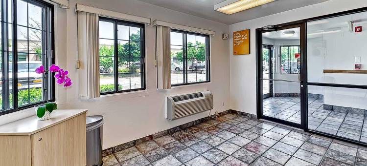 芝加哥北6号汽车旅馆 - 格伦维尤(Motel 6 Glenview, IL - Chicago North)图片