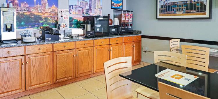 圣安东尼奥拉克兰空军基地 - 海洋世界罗德威酒店(Rodeway Inn San Antonio Lackland AFB - SeaWorld)图片