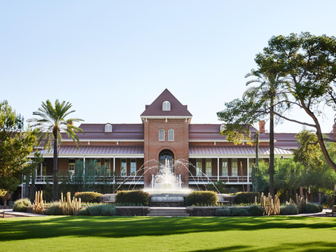 希尔顿研究生图森酒店