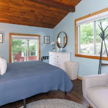 Muskoka Riverside Retreat on the Indian River in the heart of Port Carling(Muskoka Riverside Retreat on the Indian River in the heart of Port Carling)图片