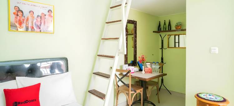 红多兹酒店-近诗都阿佐太阳城购物中心(RedDoorz Syariah Near Suncity Mall Sidoarjo)图片