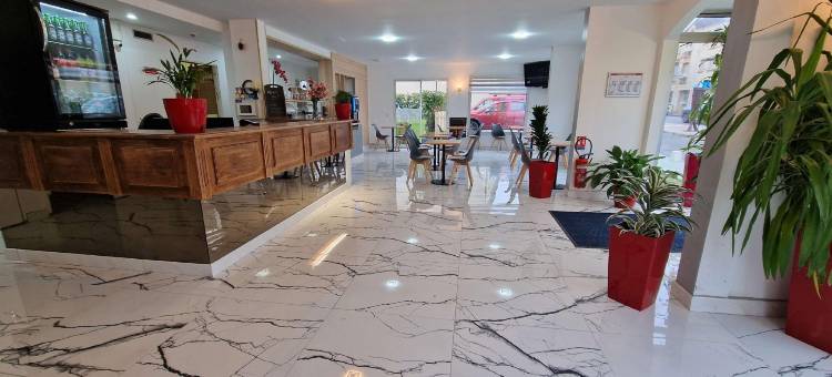 阿尔斯基里亚德直营酒店(Kyriad Direct Arpajon)图片