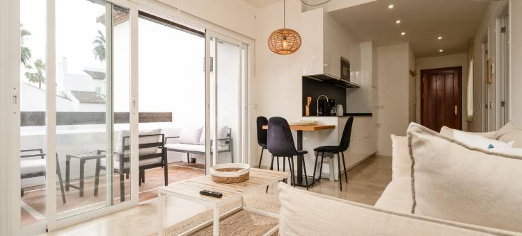 Cozy Garden Apartment by Sea图片