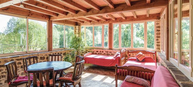 Villa with Pool & Views in Sérilhac图片