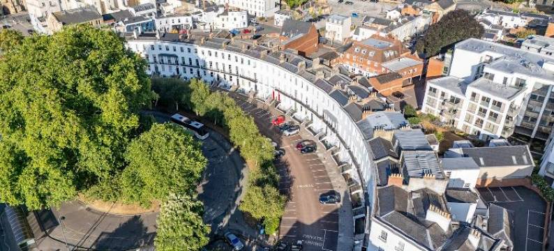 新月广场曼斯利酒店(Crescent Place by Mansley)图片