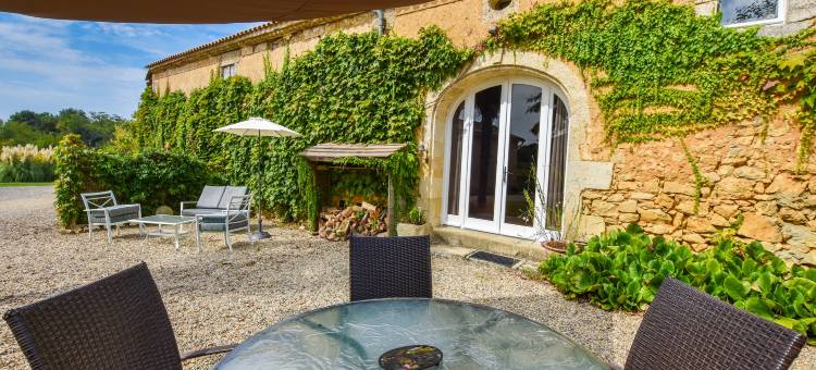 Cottage in Aquitaine with Bubble Bath图片