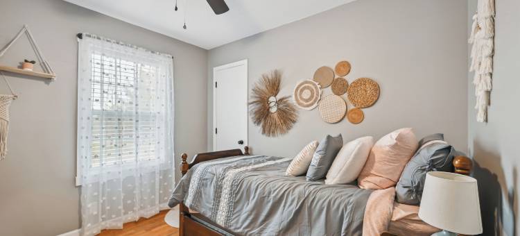 Vine Grove住宅，配有露台，距离桑德斯泉4英里！(Vine Grove Home w/ Deck, 4 Mi to Saunders Springs!)图片