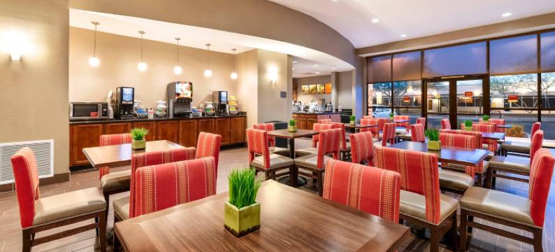 西凤凰城古德伊尔舒适套房酒店(Comfort Suites Goodyear-West Phoenix)图片