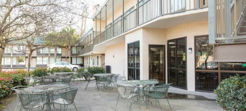 波特艾伦旅馆(Port Allen Inn)图片