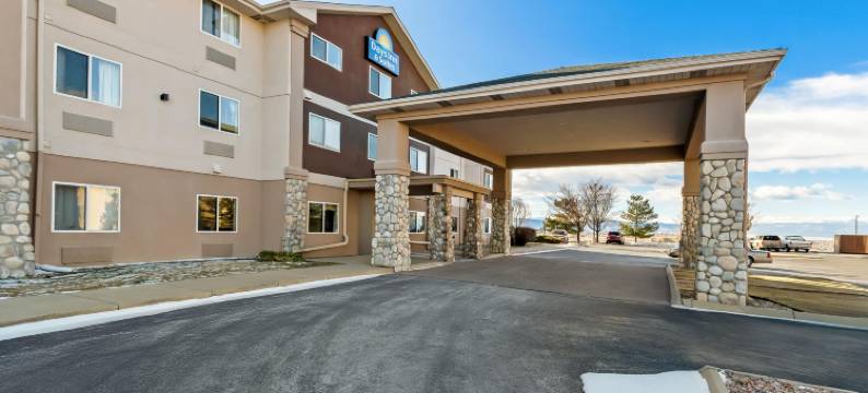 城堡石温德姆戴斯套房酒店(Days Inn & Suites by Wyndham Castle Rock)图片