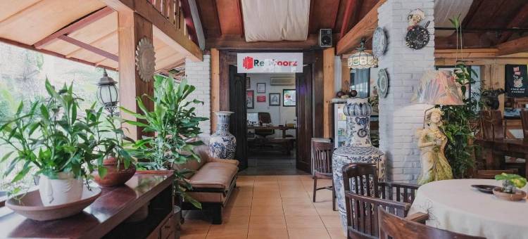 红多兹伊斯兰Plus酒店-近希布布尔特朗斯公寓(RedDoorz Syariah Plus Near Trans Studio Cibubur)图片
