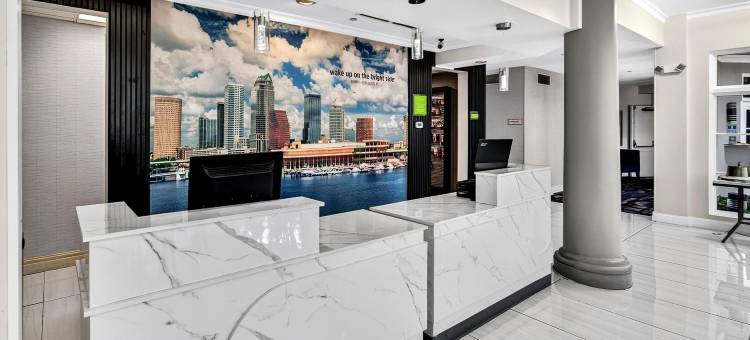 坦帕布兰登摄政公园拉昆塔温德姆套房酒店(La Quinta Inn & Suites by Wyndham Tampa Brandon Regency Park)图片