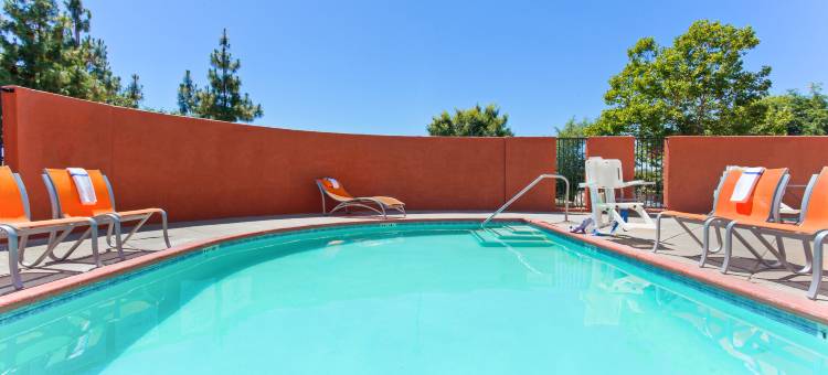 智选假日套房酒店麋鹿格罗夫 - 萨克拉门托地区(Holiday Inn Express & Suites Elk Grove West I-5)图片