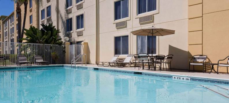 莱克兰东拉昆塔温德姆套房酒店(La Quinta Inn & Suites by Wyndham Lakeland East)图片