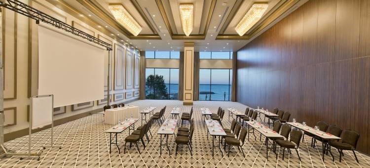 特拉布宗温德姆华美达广场酒店(Ramada Plaza by Wyndham Trabzon)图片