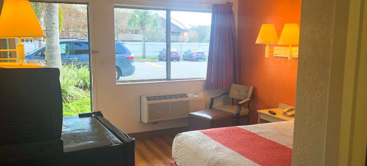 杰克逊维尔橙园6号汽车旅馆(Motel 6 Jacksonville, FL - Orange Park)图片