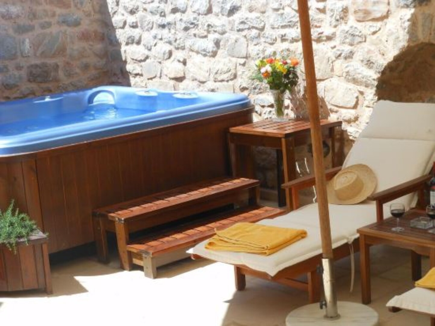 Angelica Traditional Boutique Hotel Over view