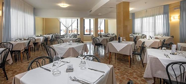 康多尔酒店(Hotel Condor)图片