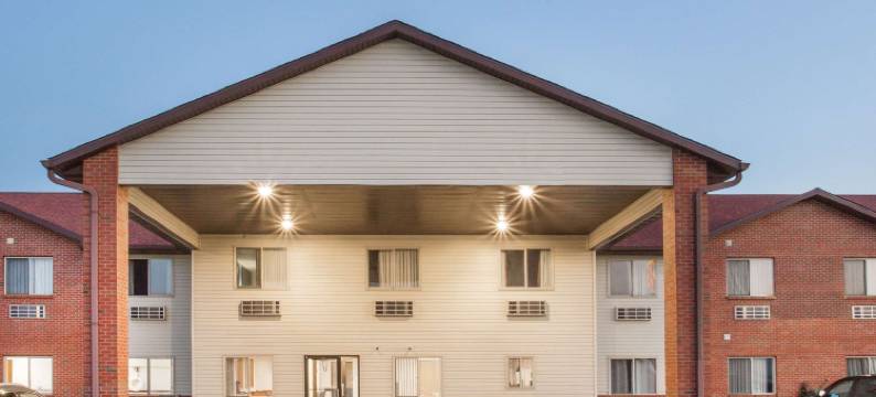 蒙莫斯温德姆速8酒店(Super 8 by Wyndham Monmouth IL)图片