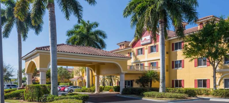 那不勒斯浩枫温德姆公寓(Hawthorn Extended Stay by Wyndham Naples)图片