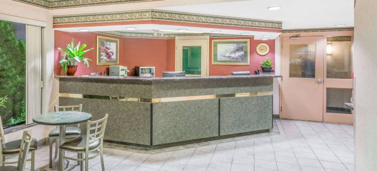 大使温莎大桥速8酒店(Super 8 by Wyndham Ambassador Bridge Windsor on)图片